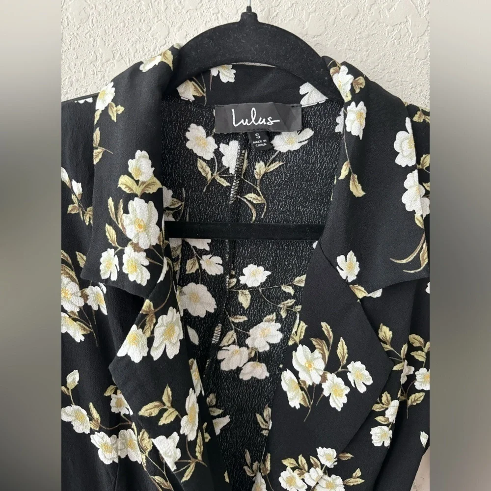 Lulus Black Floral Wrap Mini Dress size small - Picture 4 of 8
